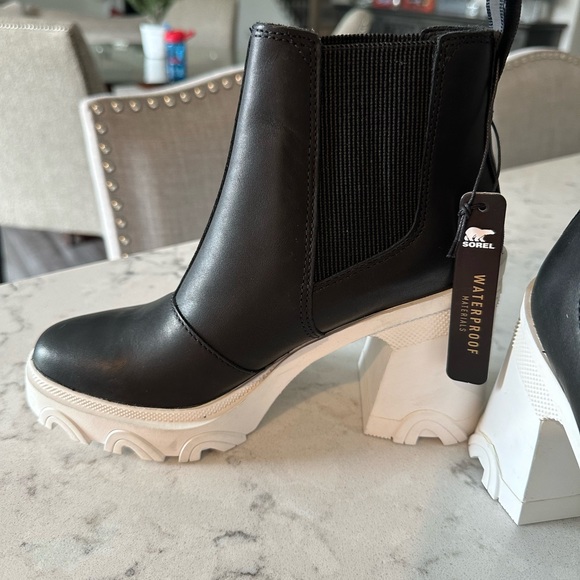 Sorel brex waterproof platform heeled boot - Picture 3 of 9